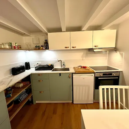 3 Personnes Avec Terrasse 50 M De La Grande Surf Appartement Biarritz